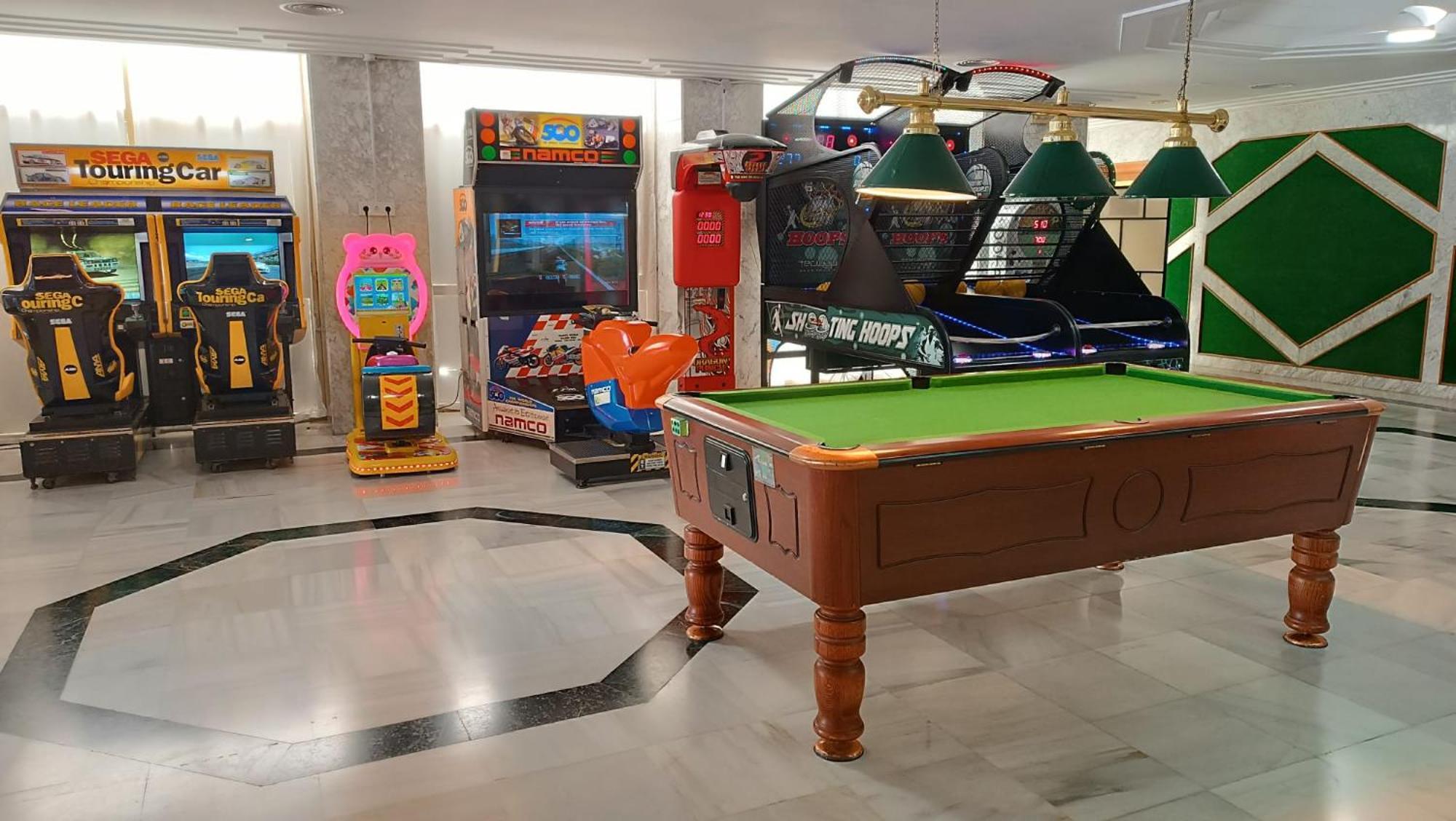 Benal Beach Vista Al Mar, Piscina Templada 贝纳尔马德纳 外观 照片