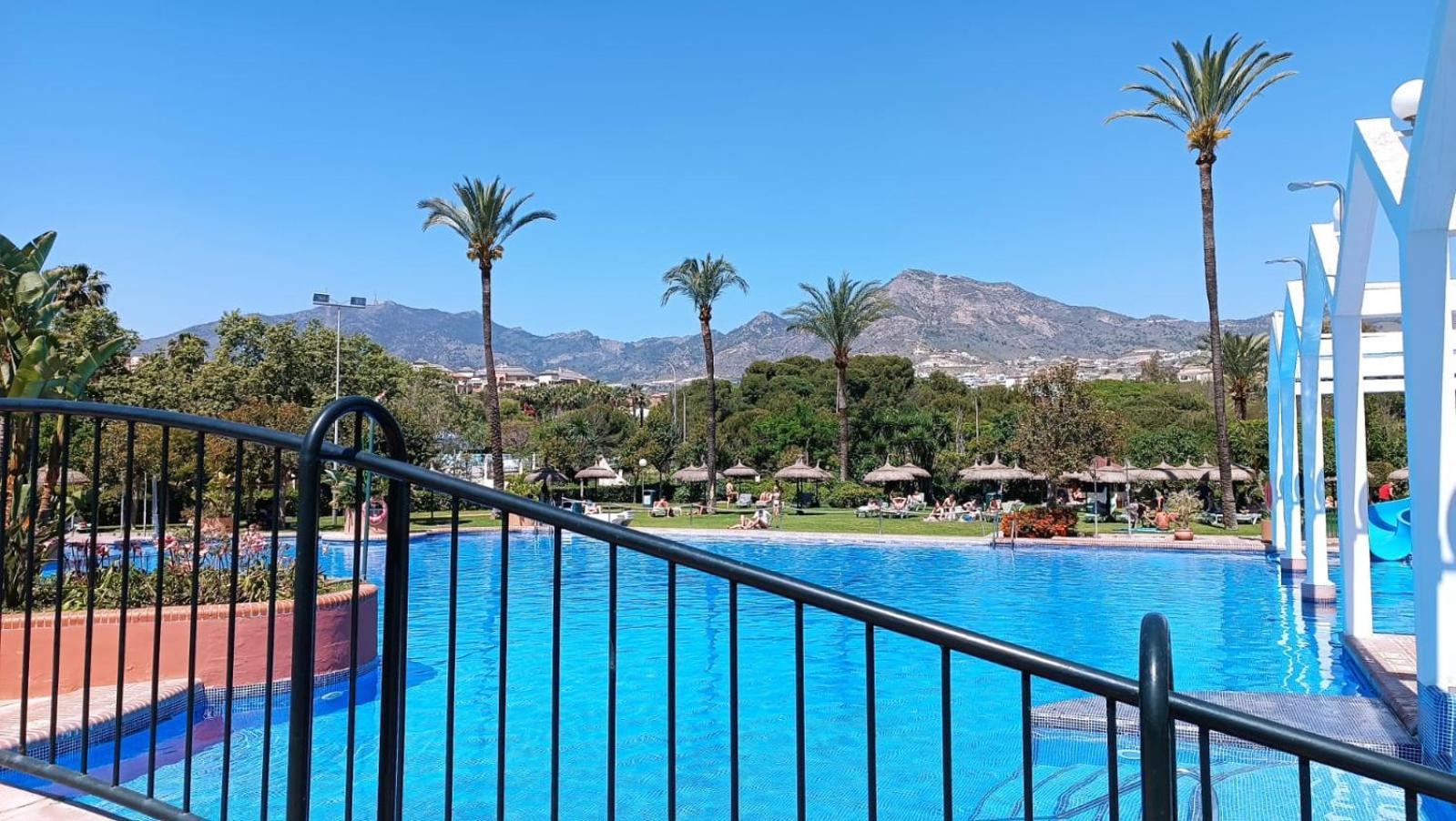 Benal Beach Vista Al Mar, Piscina Templada 贝纳尔马德纳 外观 照片