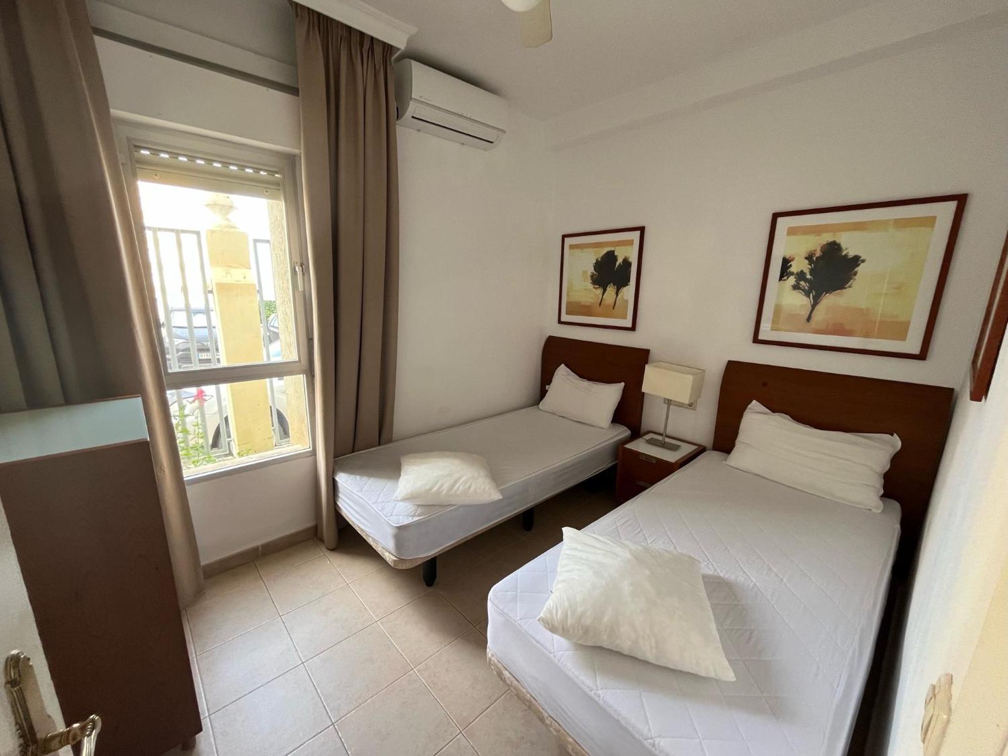 Benal Beach Vista Al Mar, Piscina Templada 贝纳尔马德纳 外观 照片