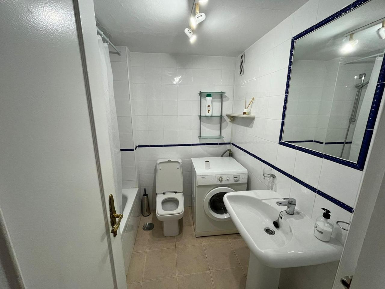 Benal Beach Vista Al Mar, Piscina Templada 贝纳尔马德纳 外观 照片